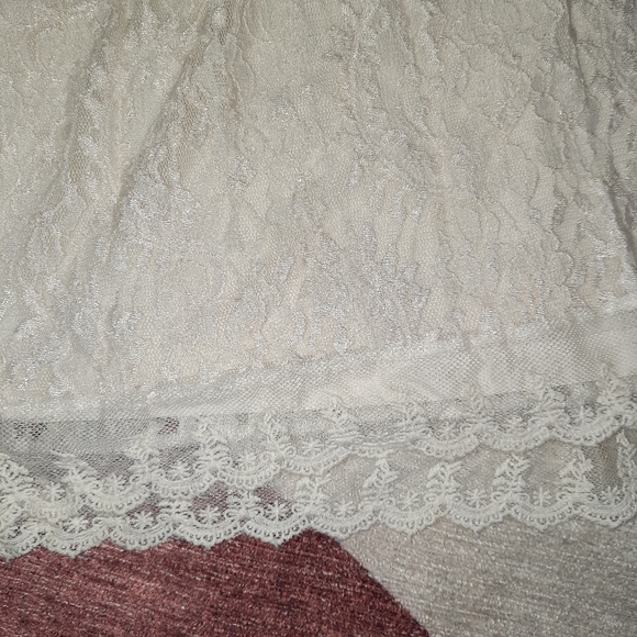 White lacey Knee-length Dress 🤍 - Picture 3 of 5